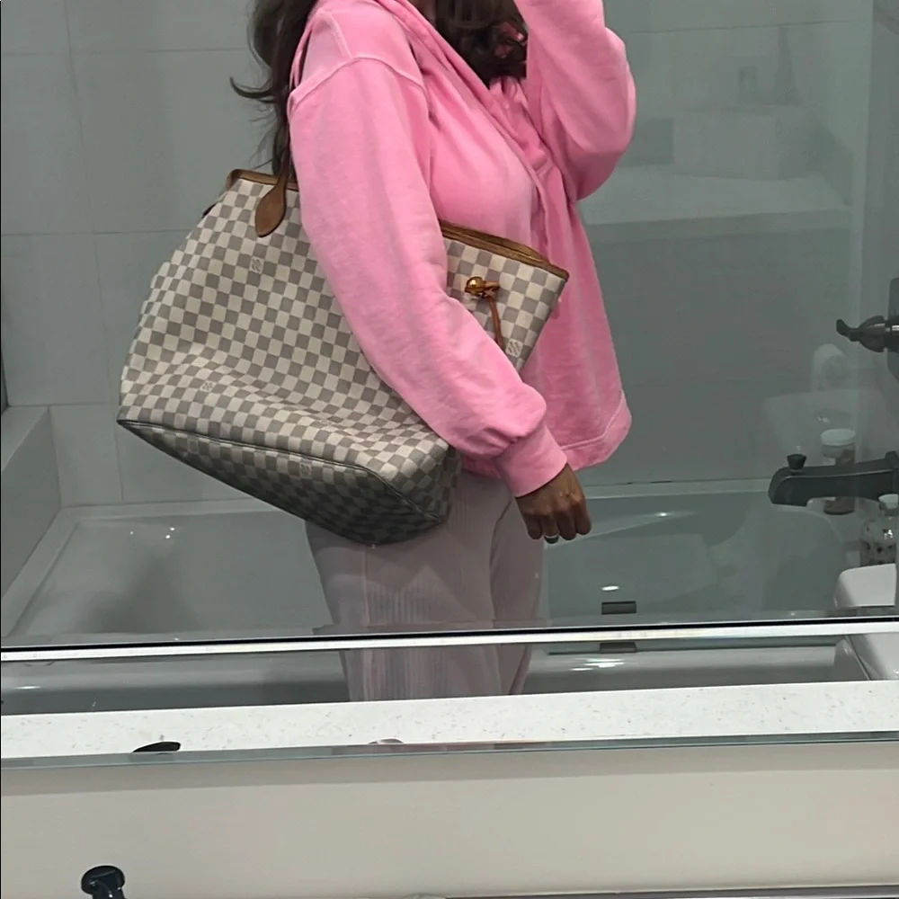 Stylish Checkered Tote Bag - Picture 8 of 9